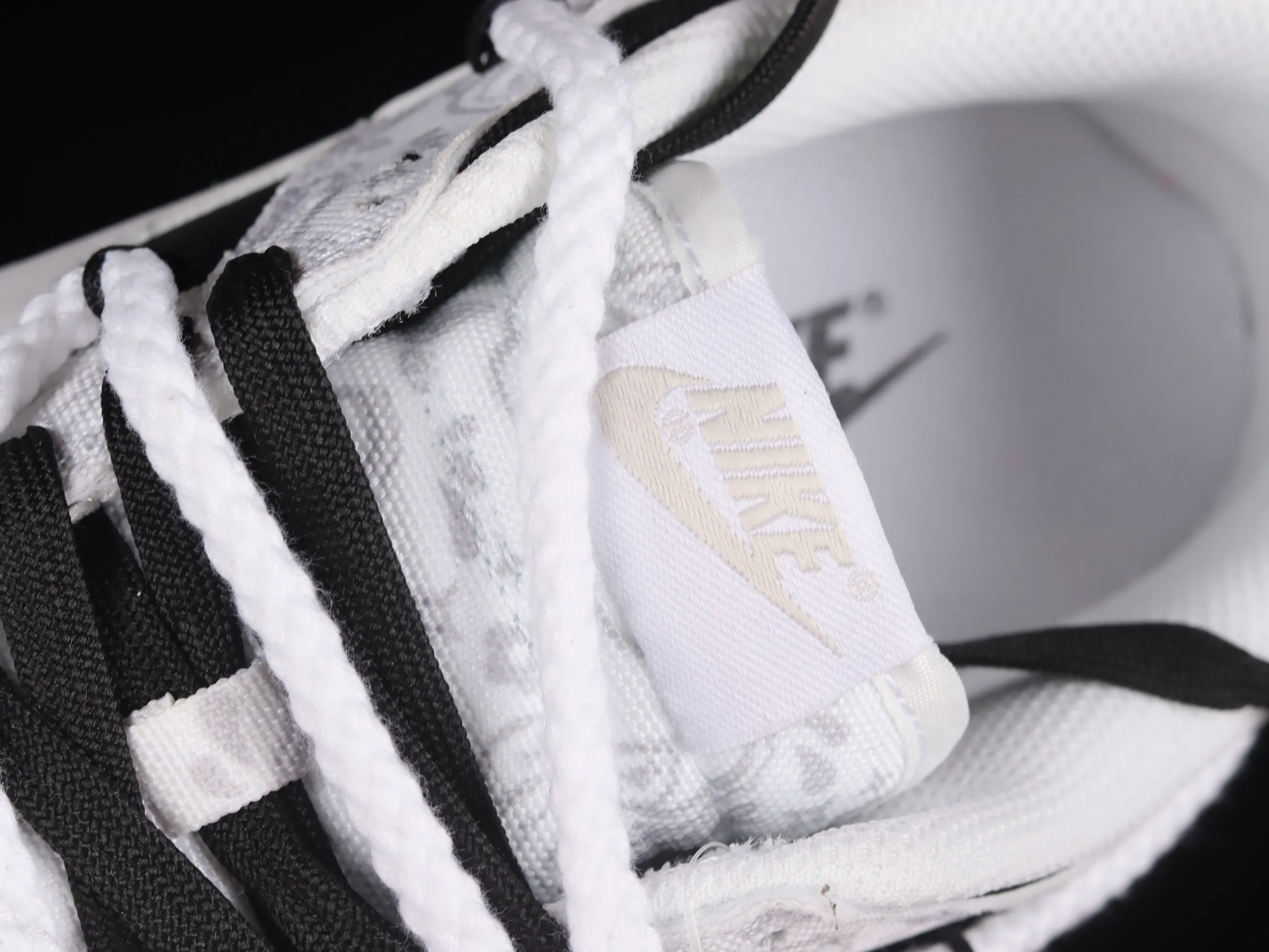 All categories Nk SB Dunk series Nk SB Dunk Low low-top sneakers Nk Dunk Low ESS reverse cashew flower micro industry customized version of deconstructed strap casual sneakers DJ9955-100